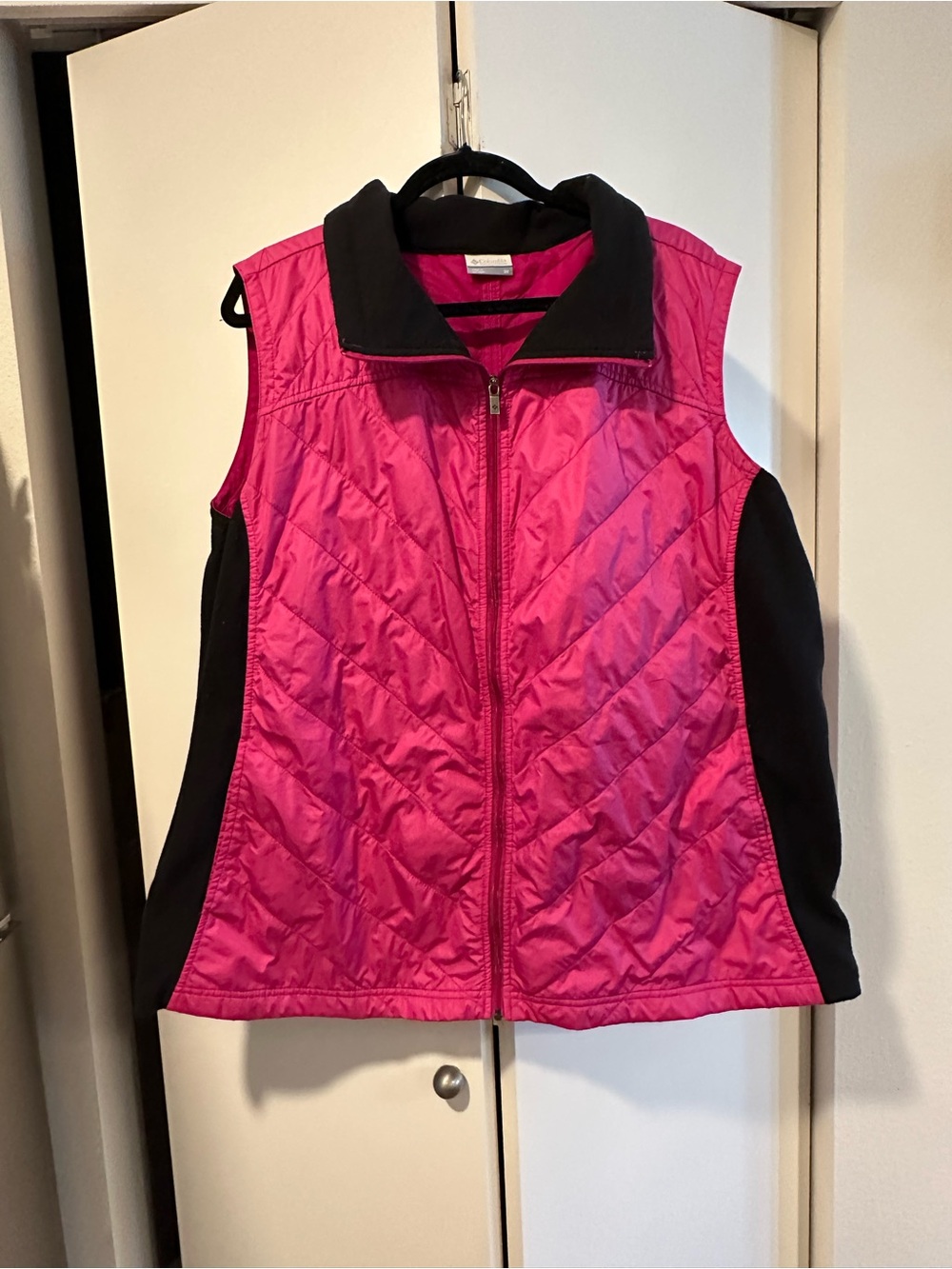 Columbia Women's Vest Jacket in Bright Pink and Black 3x